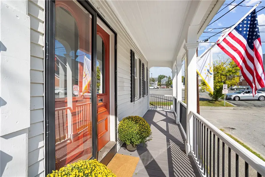 37 Lincoln Avenue #3, Bristol, RI 02809 - #2