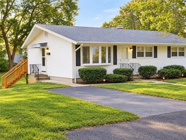 15 Spruce Street, Lincoln, RI 02838