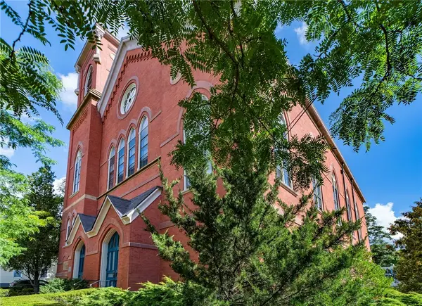 10 East Street #8, Providence, RI 02906