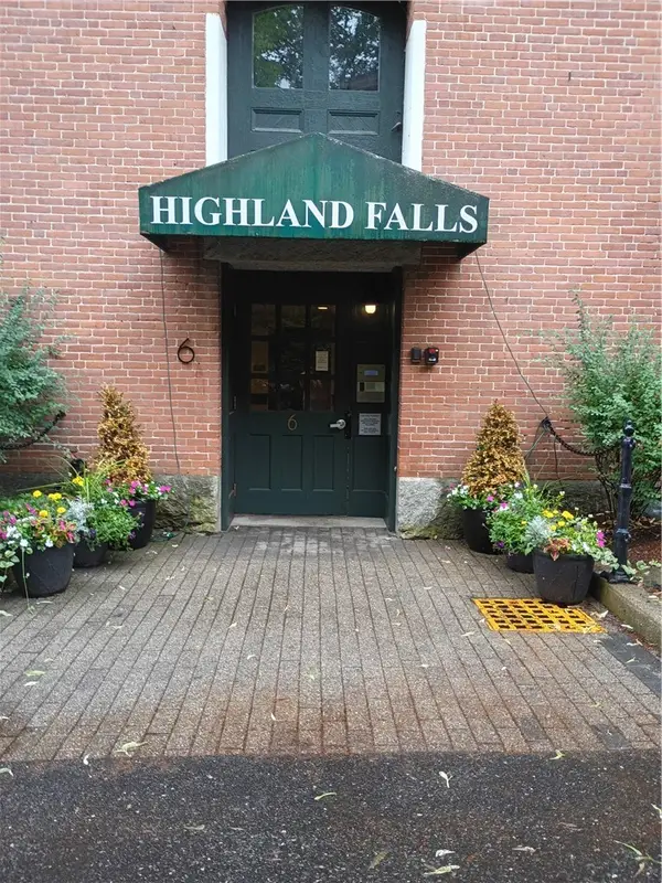2 School Street #105, Lincoln, RI 02802