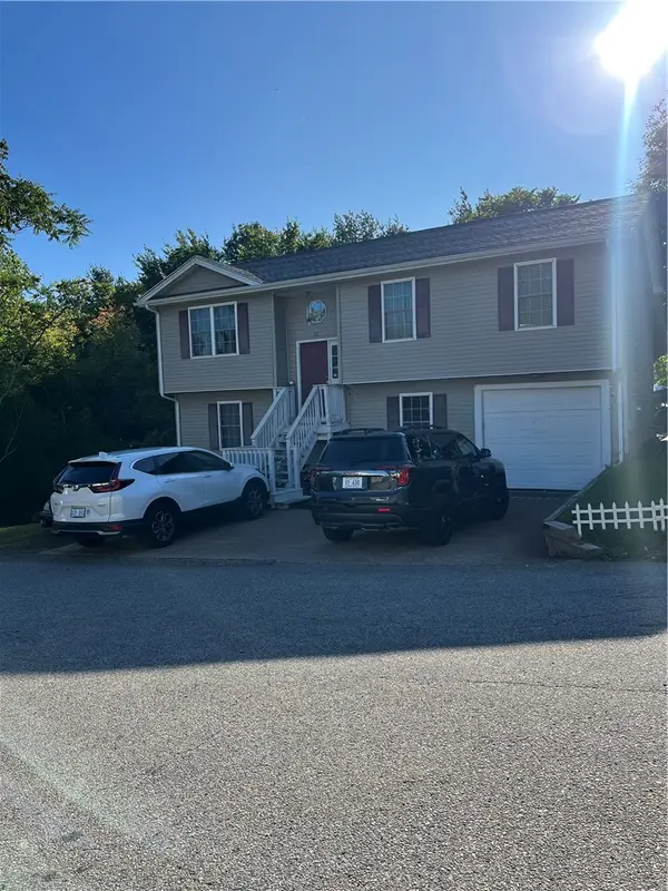 26 Ophelia Street, Providence, RI 02909