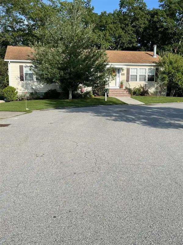 26 Blue Jay Street, Tiverton, RI 02878