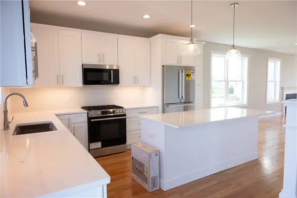 25 Bunker Hill Crossing, Portsmouth, RI 02871