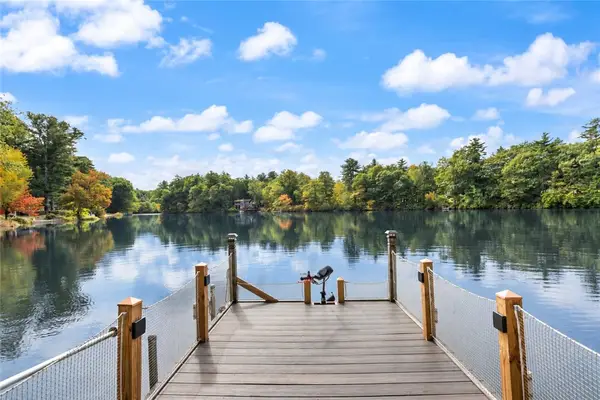 8 Fountain Spring Lane, Johnston, RI 02919