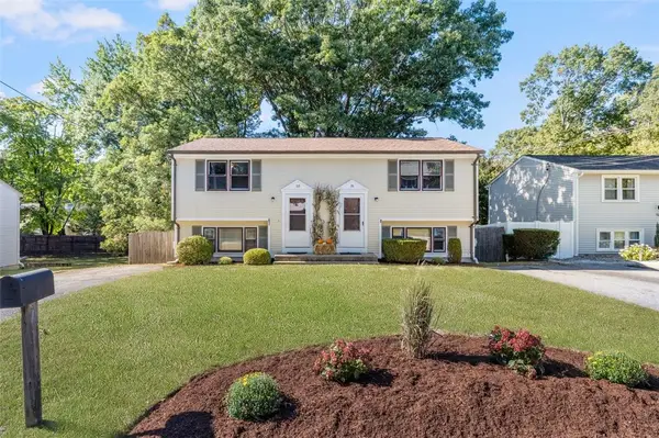 131 Kenyon Avenue, Warwick, RI 02886