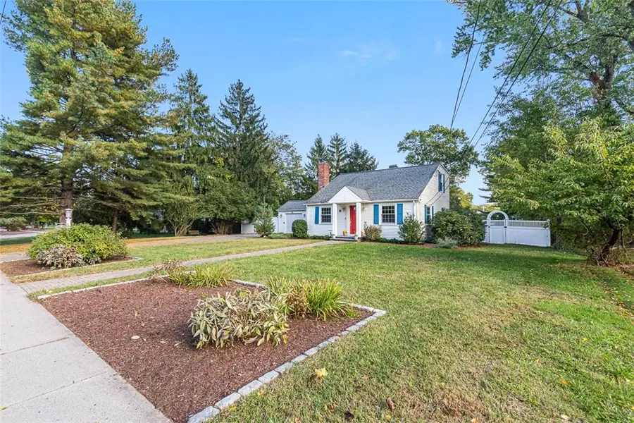18 Massasoit Avenue, Barrington, RI 02806 - #2