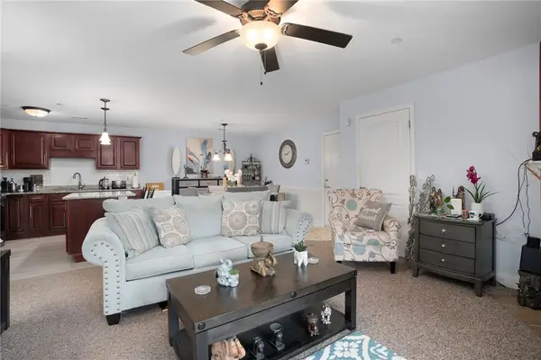 1 Gray Coach Lane #101, Cranston, RI 02921