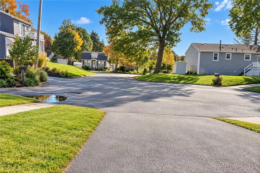 17 Warren Court, Cranston, RI 02920 - #2