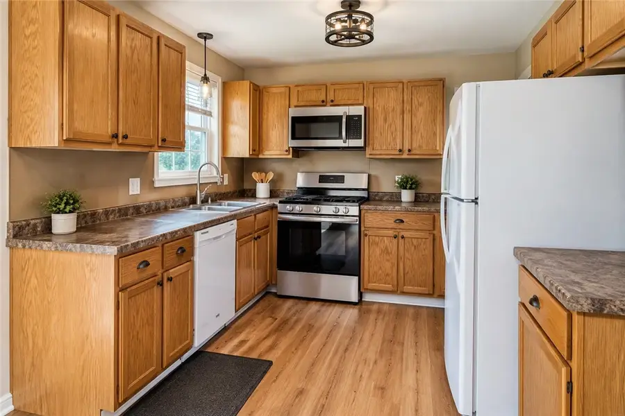 17 Warren Court, Cranston, RI 02920 - #3