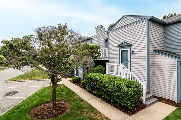 1 Willow Glen Circle #52, Warwick, RI 02889