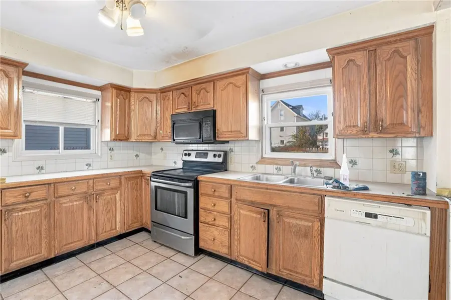 39 Hillwood Street, Cranston, RI 02909 - #2