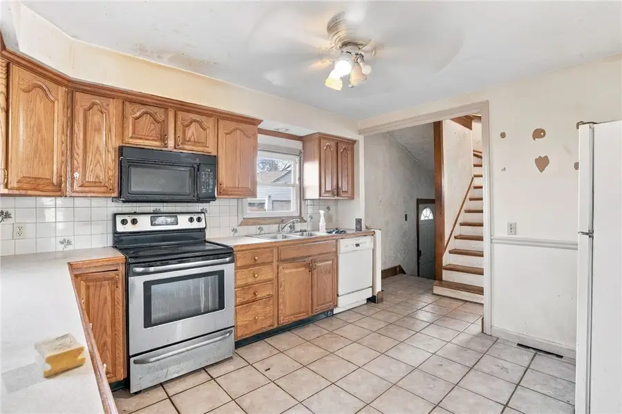 39 Hillwood Street, Cranston, RI 02909 - #3
