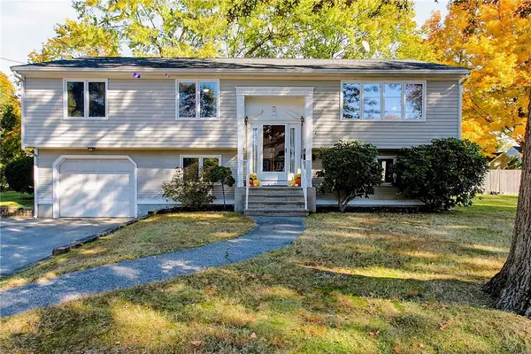 4 Hancock Road, Barrington, RI 02806