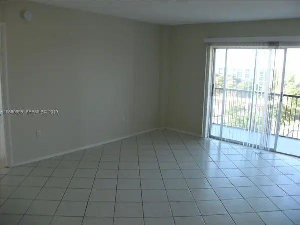4174 Inverrary Drive #911, Lauderhill, FL 33319