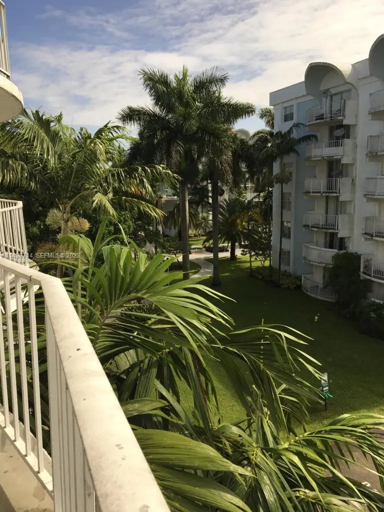 498 NW 165th St Road #D401, Miami, FL 33169 - #1