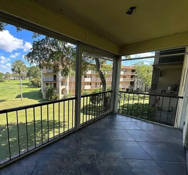 6201 N Falls Cir Drive #304, Lauderhill, FL 33319