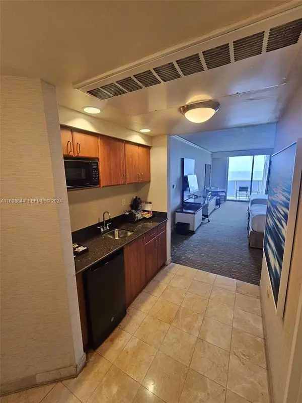 18001 Collins Avenue #2610, Sunny Isles Beach, FL 33160