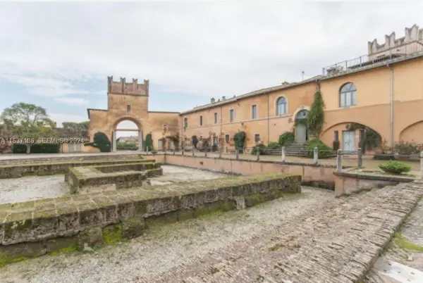 4 NW Tiberina Viaduct, ,  