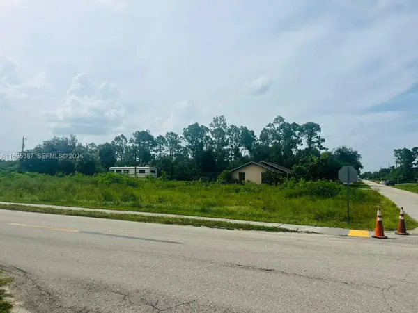 601 Lake Avenue, Lehigh Acres, FL 33972