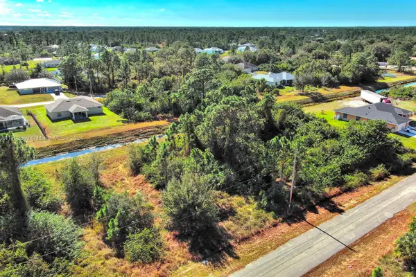 844 Carbon E Street, Lehigh Acres, FL 33974