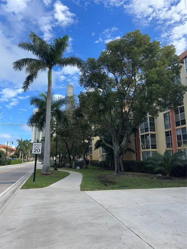 210 172nd Street #523, Sunny Isles Beach, FL 33160