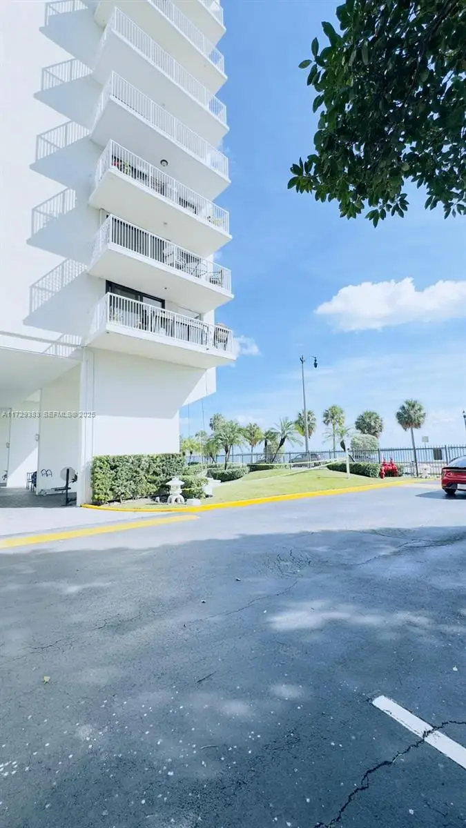 Address Withheld By Seller, Miami, FL 33131 - #2