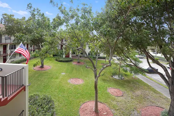 151 SW 135th Terrace #302T, Pembroke Pines, FL 33027