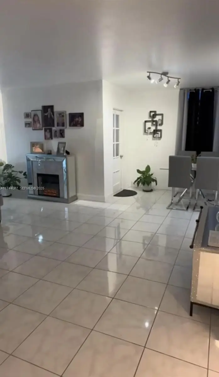 Address Withheld By Seller, Miami, FL 33179 - #3