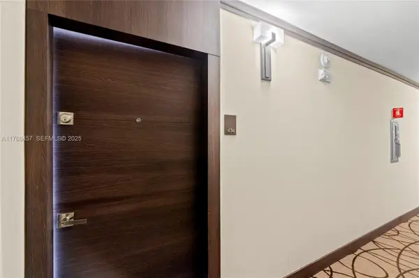 20505 E Country Club Drive #434, Aventura, FL 33180