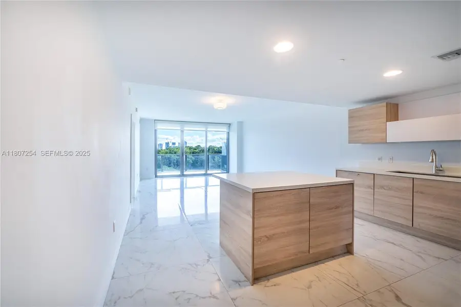 16385 Biscayne Boulevard #417, North Miami Beach, FL 33160 - #2