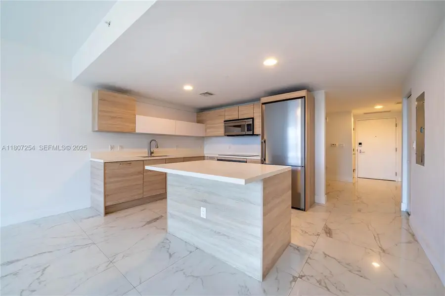 16385 Biscayne Boulevard #417, North Miami Beach, FL 33160 - #3