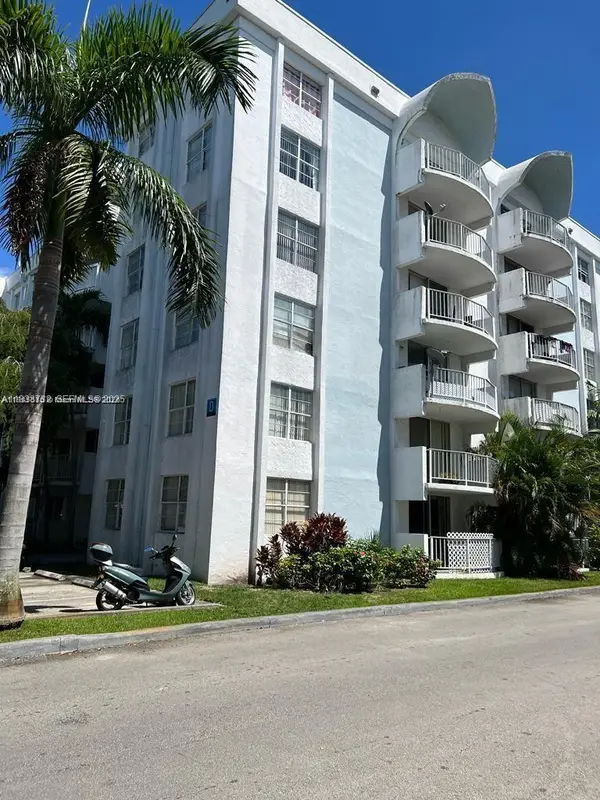 498 NW 165th St Road #D407, Miami, FL 33169
