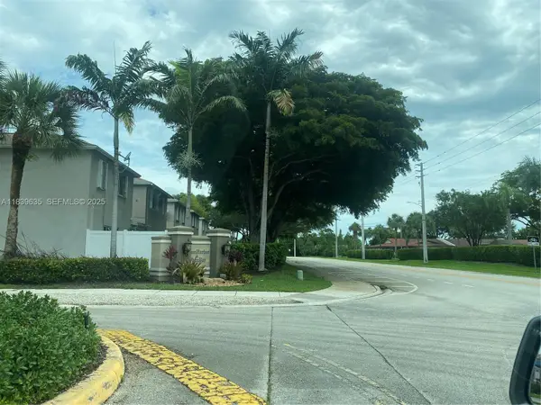 6006 Plum Place, Tamarac, FL 33321