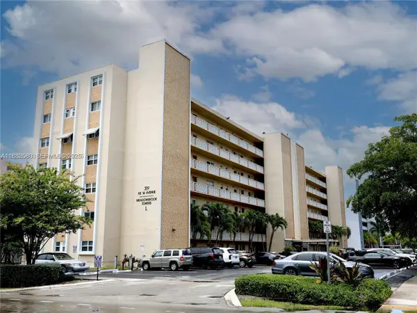 319 NE 14th Avenue #505, Hallandale Beach, FL 33009