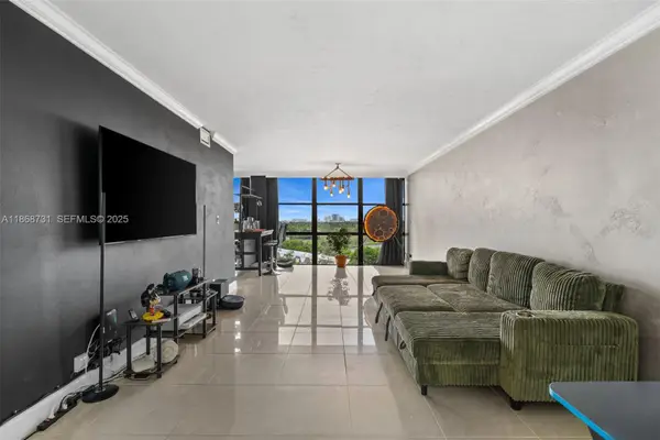 1000 Parkview Drive #1025, Hallandale Beach, FL 33009
