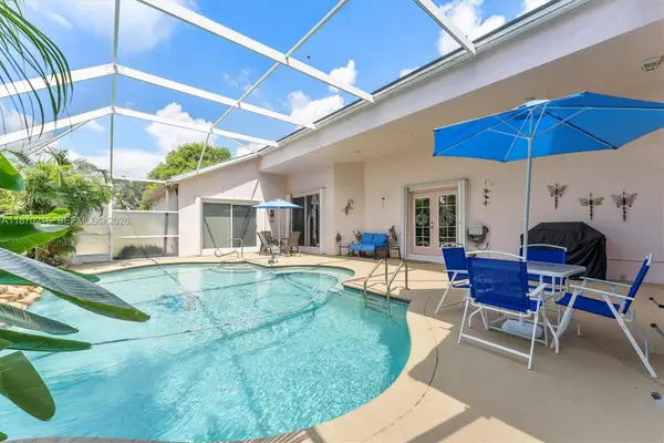 800 Clearbrook Park Circle, Delray Beach, FL 33445