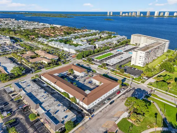 810 Lake Shore Drive #40, Lake Park, FL 33403