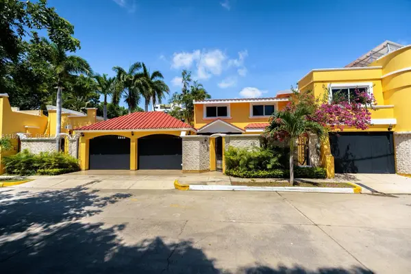 1010 La Joya, ,