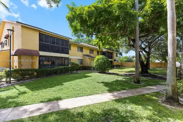 3047 N Oakland Forest Drive #204, Oakland Park, FL 33309