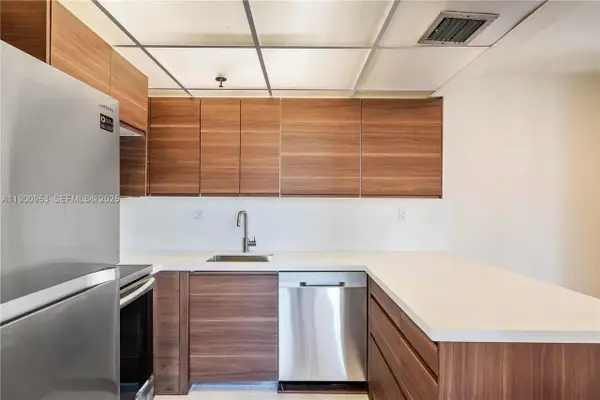 17890 W Dixie Hwy 606 #606, North Miami Beach, FL 33160