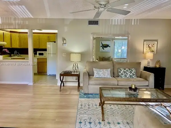 442 Pine Glen Lane #D2, Greenacres, FL 33463