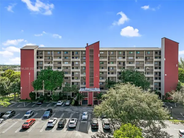 2206 S Cypress Bend Drive #801, Pompano Beach, FL 33069