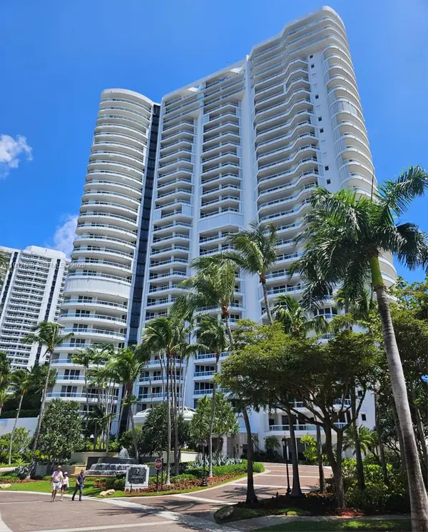 21050 Point Place #501, Aventura, FL 33180