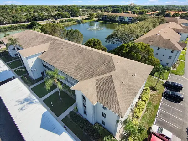 9610 Victoria Lane #D202, Naples, FL 34109