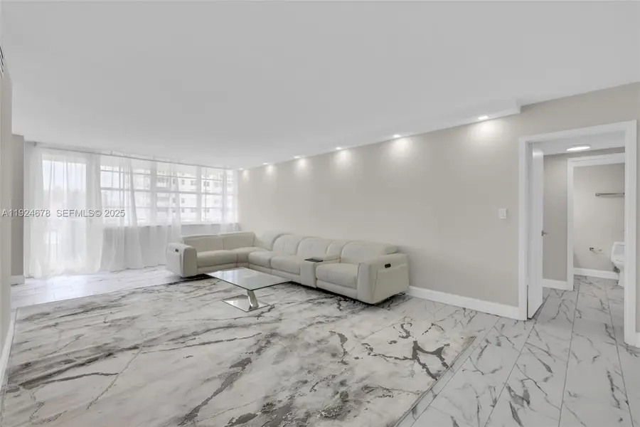 251 174th Street #1415, Sunny Isles Beach, FL 33160 - #3