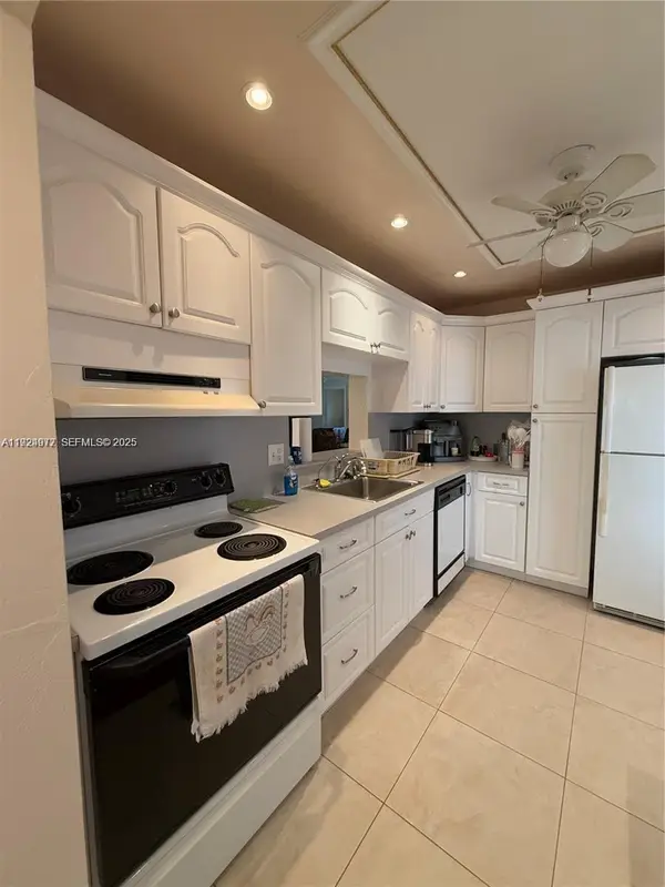 4270 NW 40th Street #202, Lauderdale Lakes, FL 33319