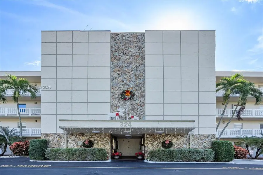 324 SE 10th Street #203, Dania Beach, FL 33004 - #3