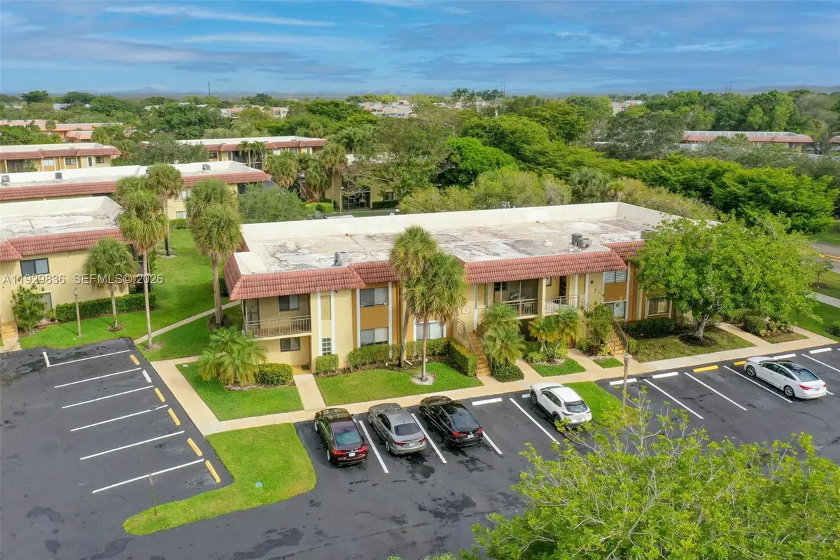 325 Lakeview Drive #102, Weston, FL 33326 - #1