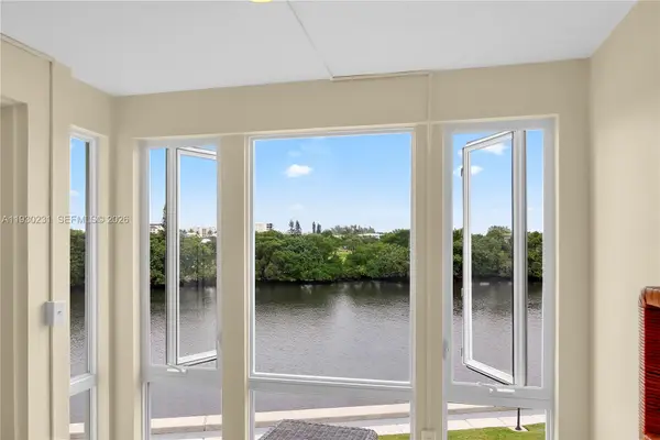 7 Colonial Club Drive #302, Boynton Beach, FL 33435