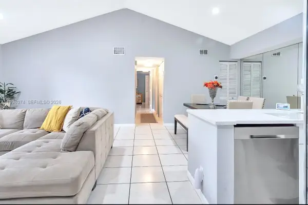 3001 N Oakland Forest Drive #301, Oakland Park, FL 33309